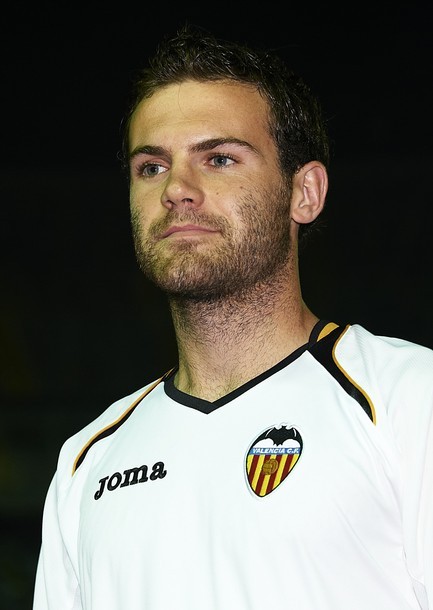 Tháng 8/2011, Juan Mata quyết định rời Valencia để chuyển đến London, gia nhập một giải đấu mới. Giá chuyển nhượng của Mata từ sân Mestalla đến Chelsea vào khoảng 26 triệu bảng.